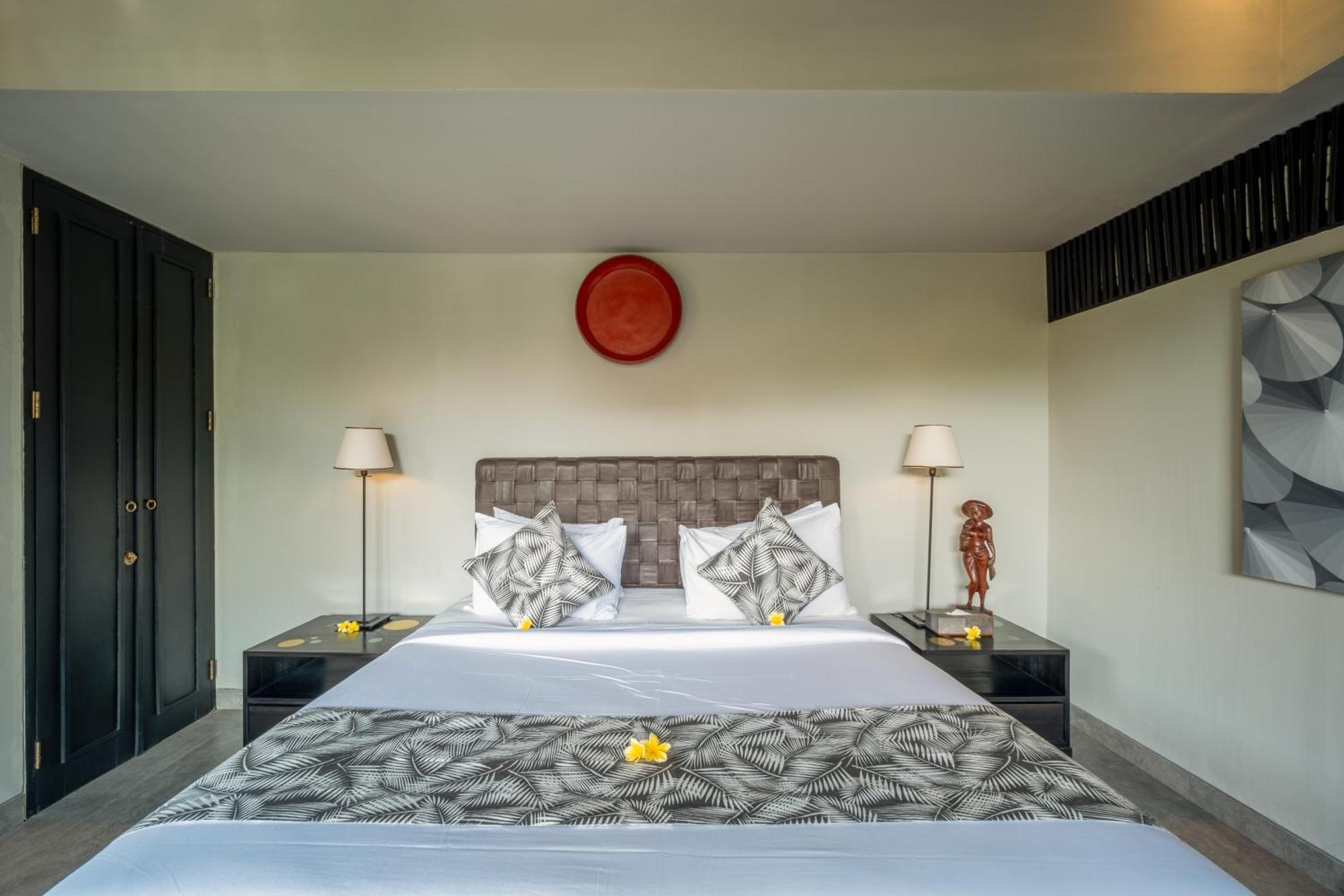 Villa De Suma - Fully Staffed Luxury Villa, Walk To The Beach! Семиняк Екстериор снимка